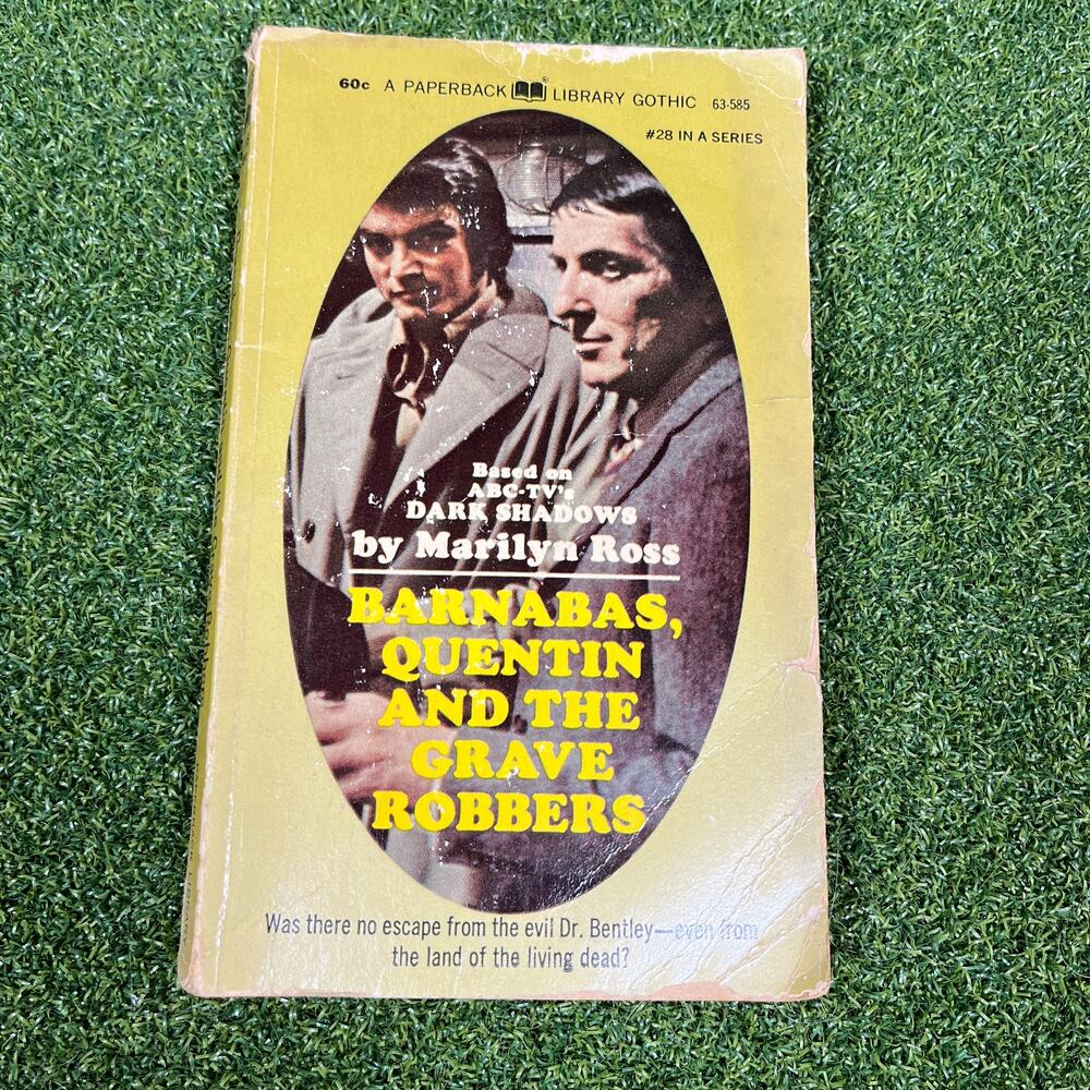 Dark Shadows #28: Barnabas, Quentin and the Grave Robbers by Marilyn Ross